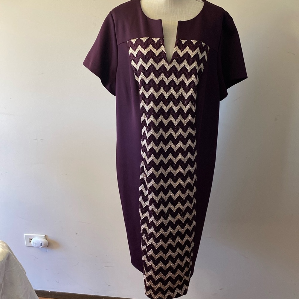 Connected Apparel womenâs plus size metallic lace sheath burgundy dress 20W - Picture 3 of 15